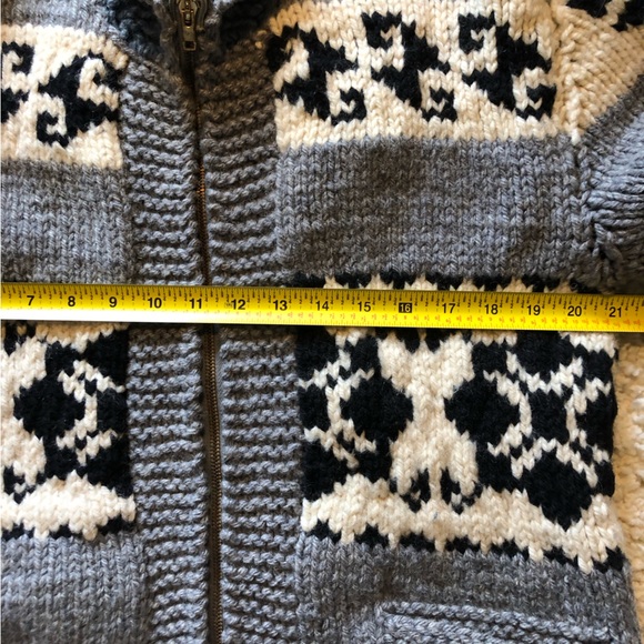 Vintage Cowichan Sweater - Picture 7 of 11